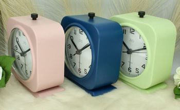 Budzik JVD analogowy zielony DIA-SRP2220.3 – metalowy z mechanicznym dzwonieniem budzik.jpg