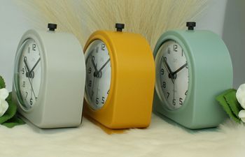 Zielony budzik analogowy JVD SRP2221.2 – zielony, metalowy, mechaniczny jvd.jpg