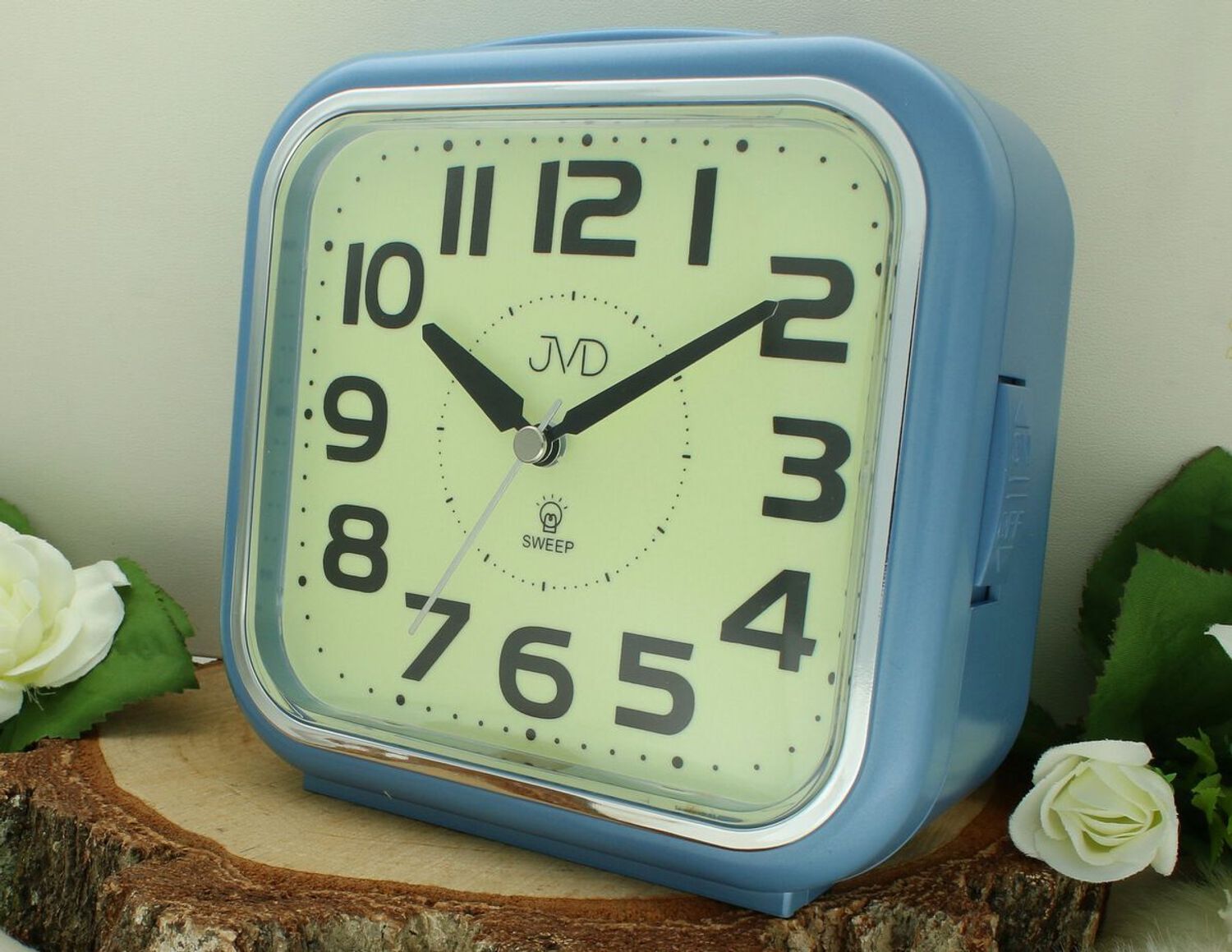 Budzik klasyczny duży JVD cichy mechanizm drzemka SRP2402.1 niebieski. Budzik klasyczny JVD. Klasyczny budzik niebieski. Budzik kwadratowy z cichym mechanizmem. Duży budzik z drzemką..jpg