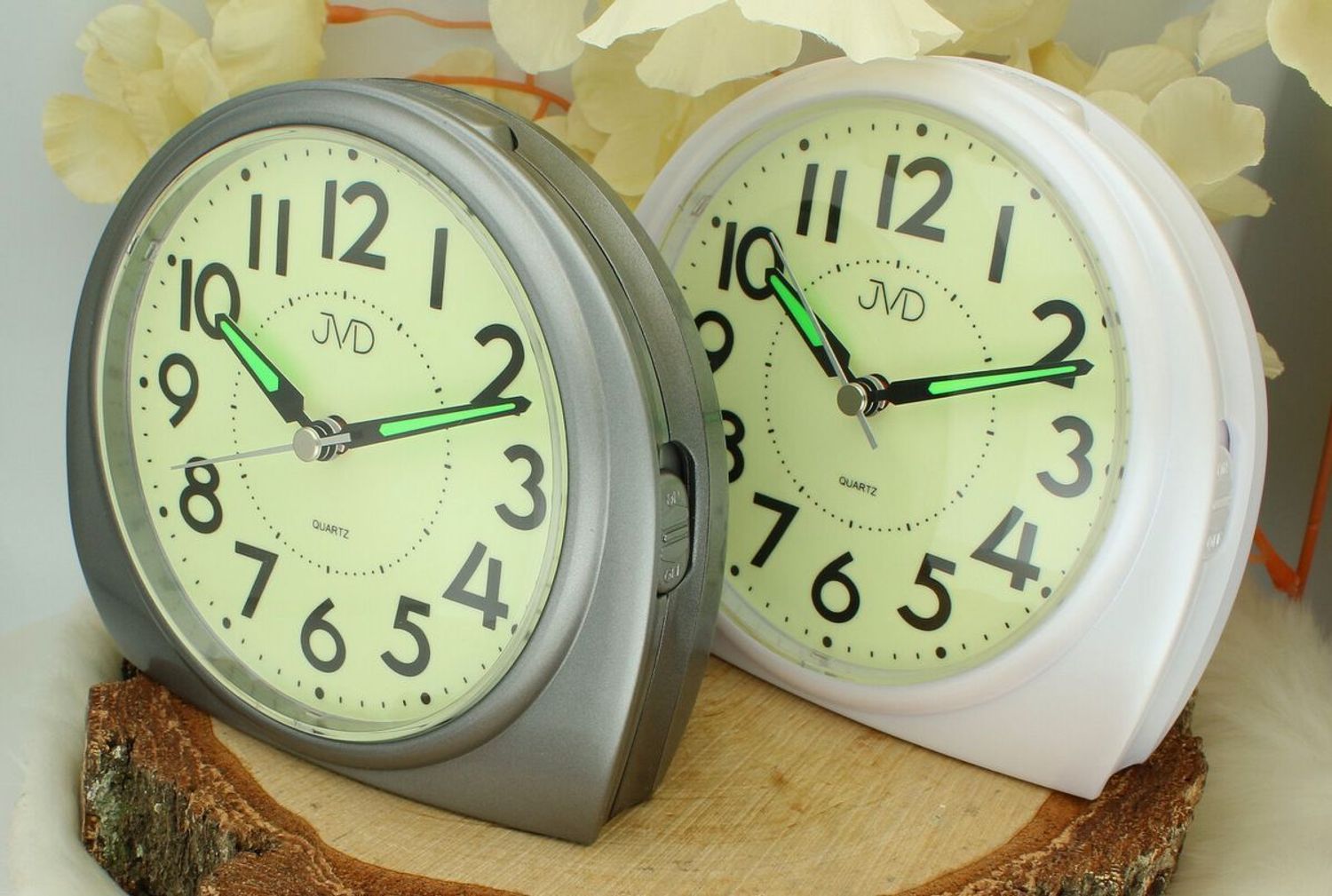 Budzik JVD SRP3701.1 – Zaokrąglony, szary, alarm, drzemka, luminescencyjna tarcza.jpg