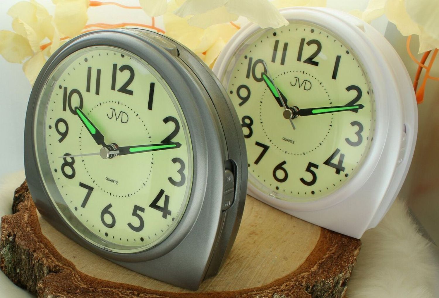 Budzik JVD SRP3701.1 – Zaokrąglony, szary, alarm, drzemka, luminescencyjna tarcza.jpg