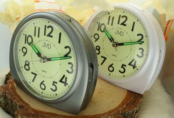 Budzik JVD SRP3701 – Zaokrąglony, alarm, drzemka, luminescencyjna tarcza.jpg