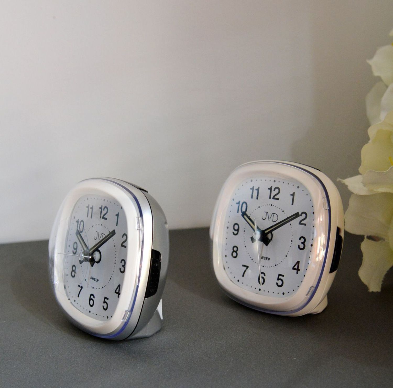 Budzik na baterię Lavvu biały cichy mechanizm SRP811.White.jpg