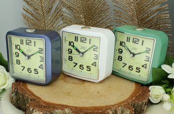 Budzik JVD SRP8204 – Kwadratowy, alarm, drzemka, luminescencyjne wskazówki.jpg