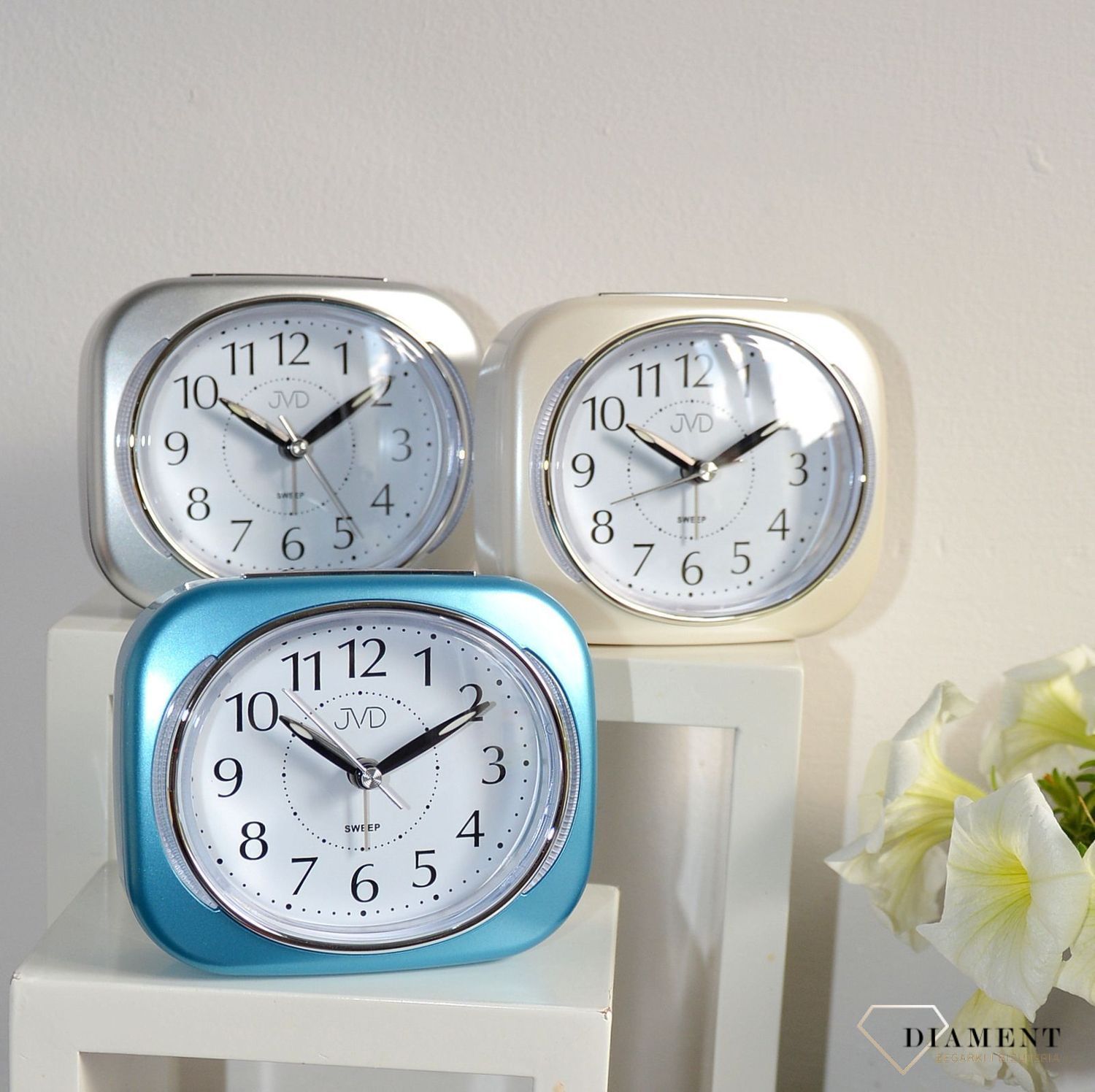 Budzik analogowy czeskiej marki JVD SRP826.5.jpg