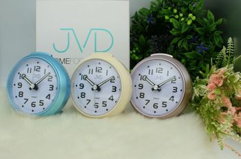 Budzik klasyczny JVD cichy mechanizm drzemka SRP8514.1 niebieski. Budzik klasyczny JVD. Klasyczny budzik niebieski. Budzik kwadratowy z cichym mechanizmem. Mały budzik z drzemką.3.jpg