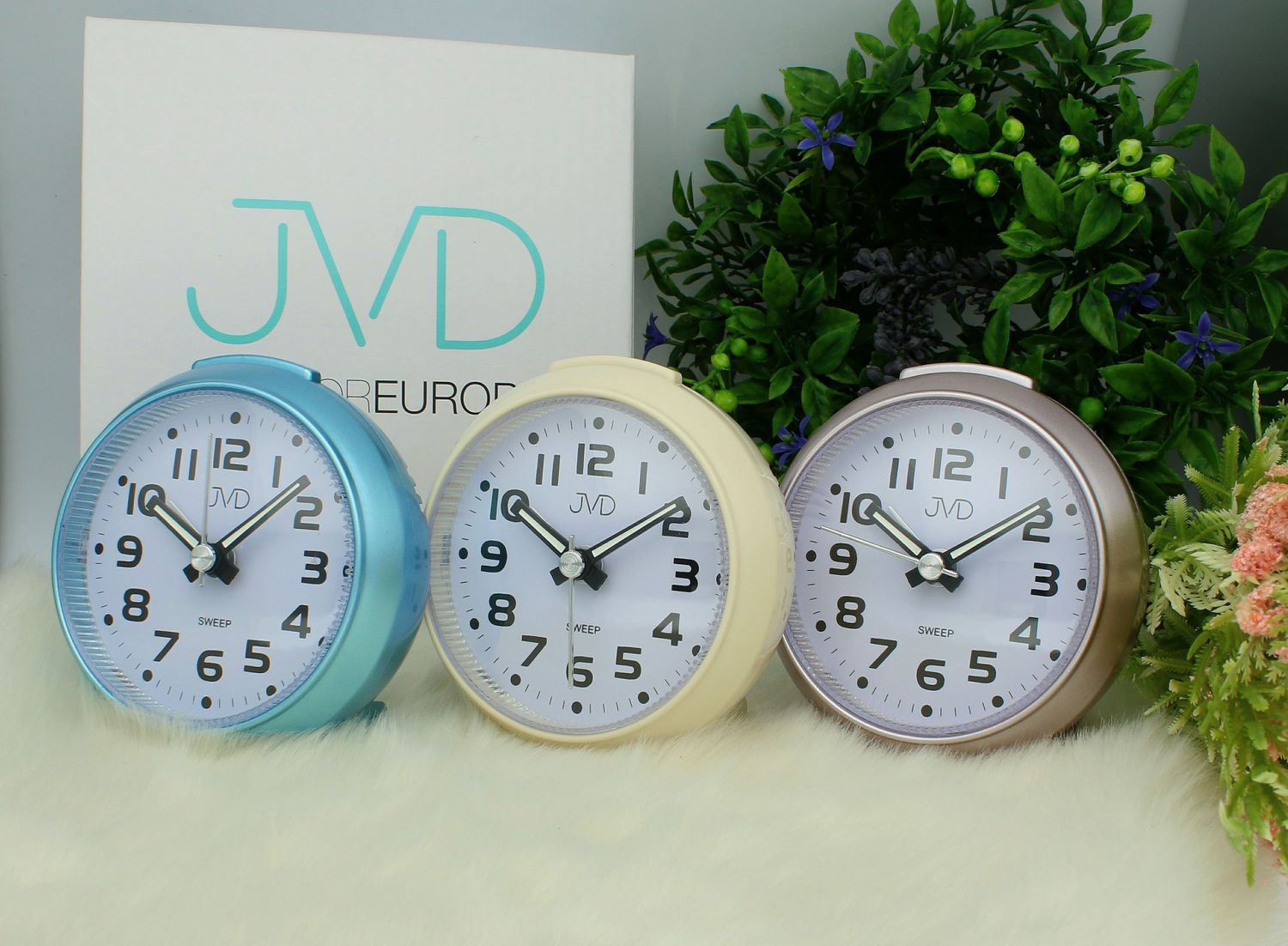 Budzik klasyczny JVD cichy mechanizm drzemka SRP8514.2 biały. Budzik klasyczny JVD. Klasyczny budzik biały. Budzik kwadratowy z cichym mechanizmem. Mały budzik z drzemką..jpg