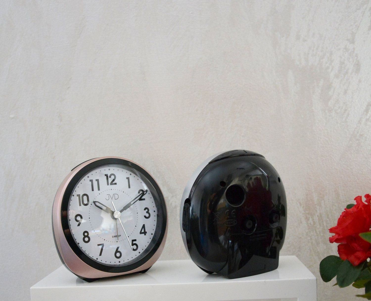 Budzik JVD SRP872.1 z płynącym sekundnikiem.jpg