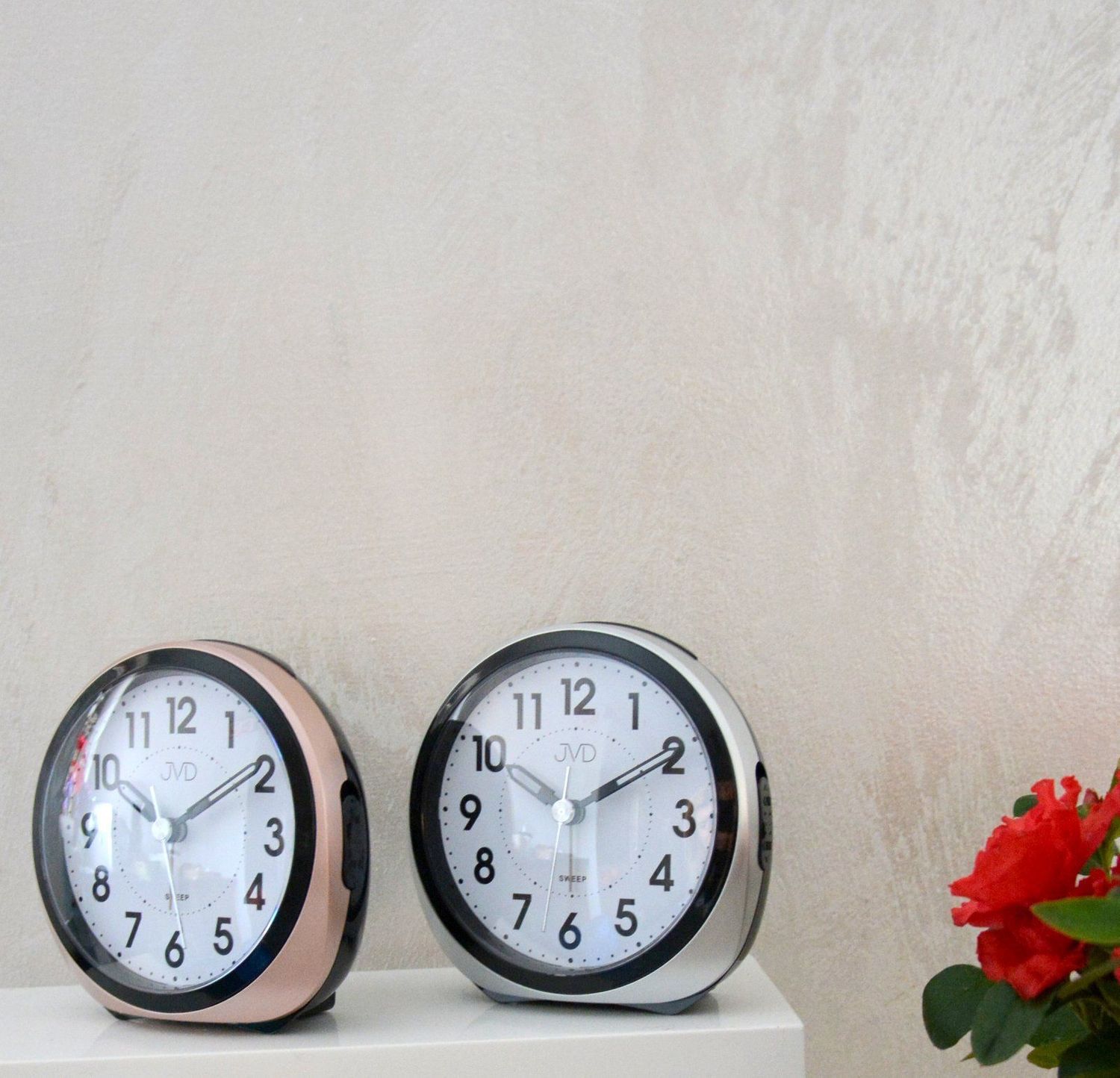 Budzik JVD SRP872.1 z płynącym sekundnikiem.jpg