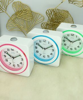 Budzik analogowy JVD SRP909.1 biały – cichy, zielone podświetlenie, drzemka jvd.jpg