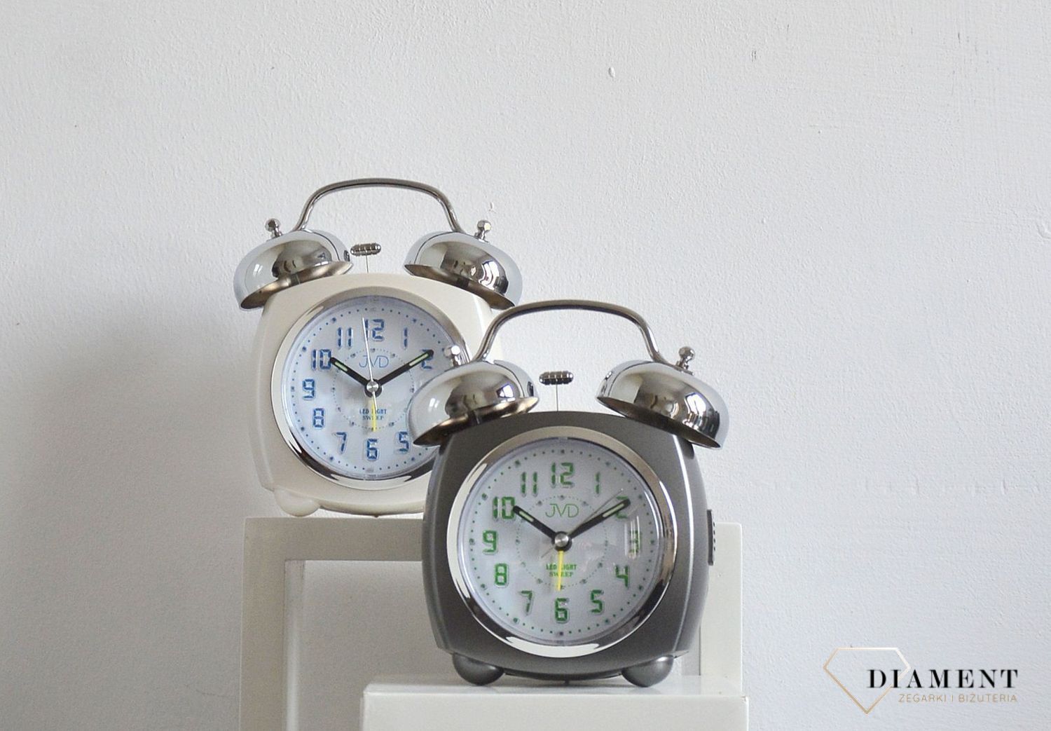 Budzik na baterię Retro JVD  Light Sensor biały SRP930 (1).jpg