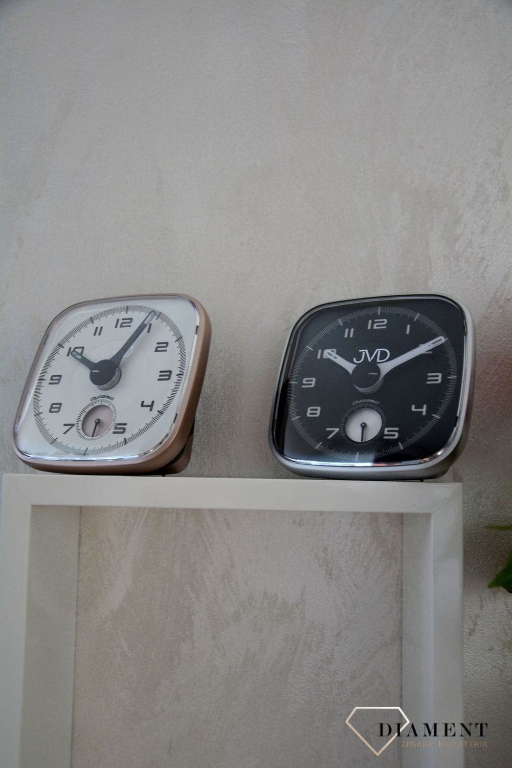 Budzik nowoczesny JVD w obudowie w kolorze różowego złota i szarego SRPC09 (2).jpg