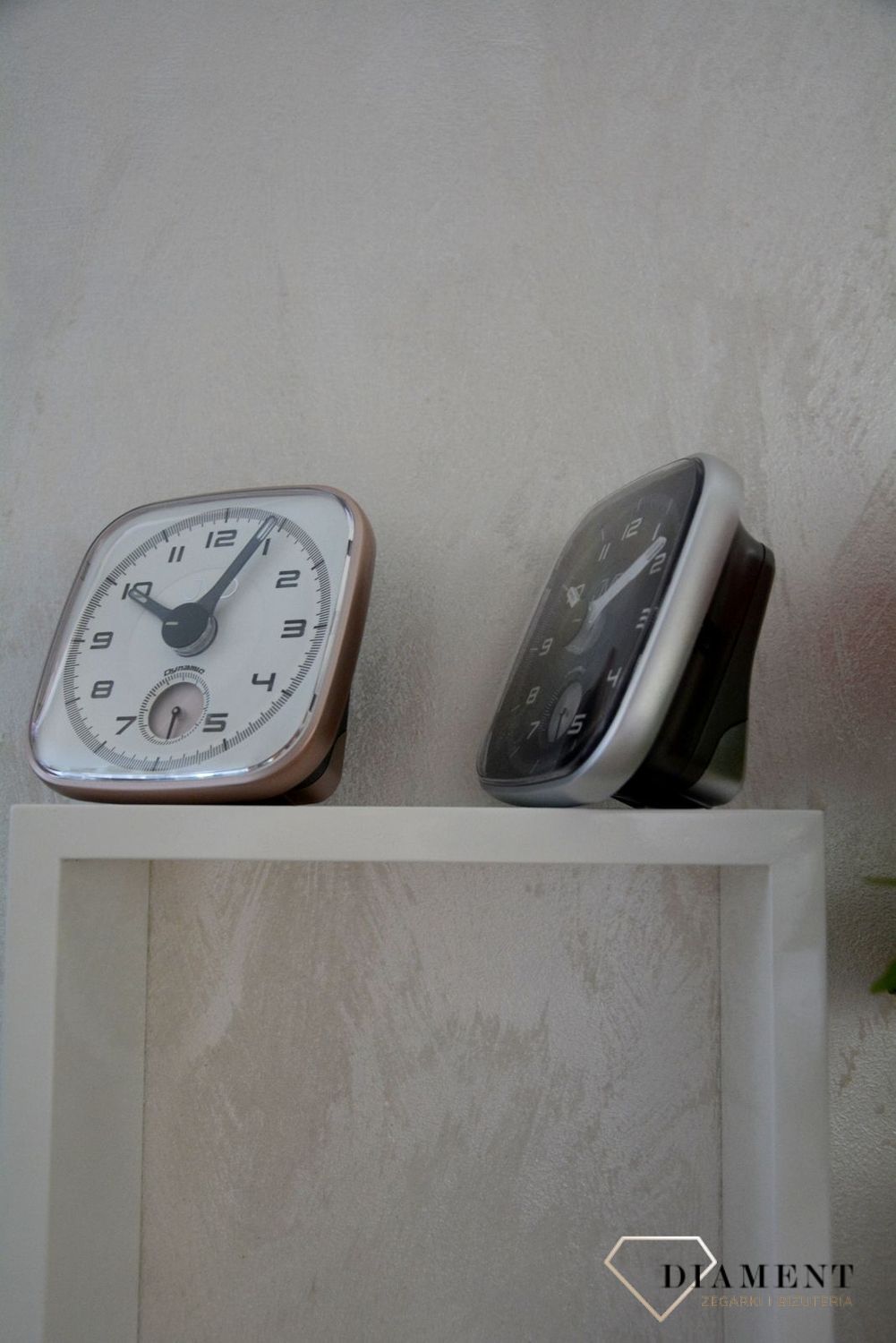 Budzik nowoczesny JVD w obudowie w kolorze srebrnym SRPC09 (1).jpg