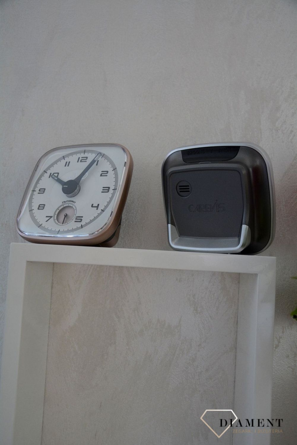 Budzik nowoczesny JVD w obudowie w kolorze srebrnym SRPC09 (1).jpg