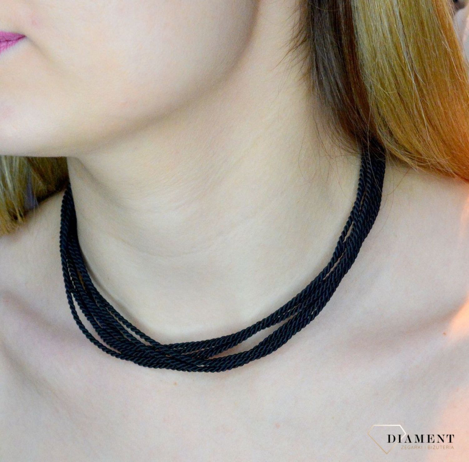 Naszyjnik czarny sznureczki ze srebrnym zapięciem DIA-SZNURKI-CZARNE-925. Ciekawy, oryginalny naszyjnik sznureczki to dodatek idealny na lato. Naszyjnik typu choker. Modny naszyjnik damski. Naszyjnik idealny na lato. Naszyjni.jpg
