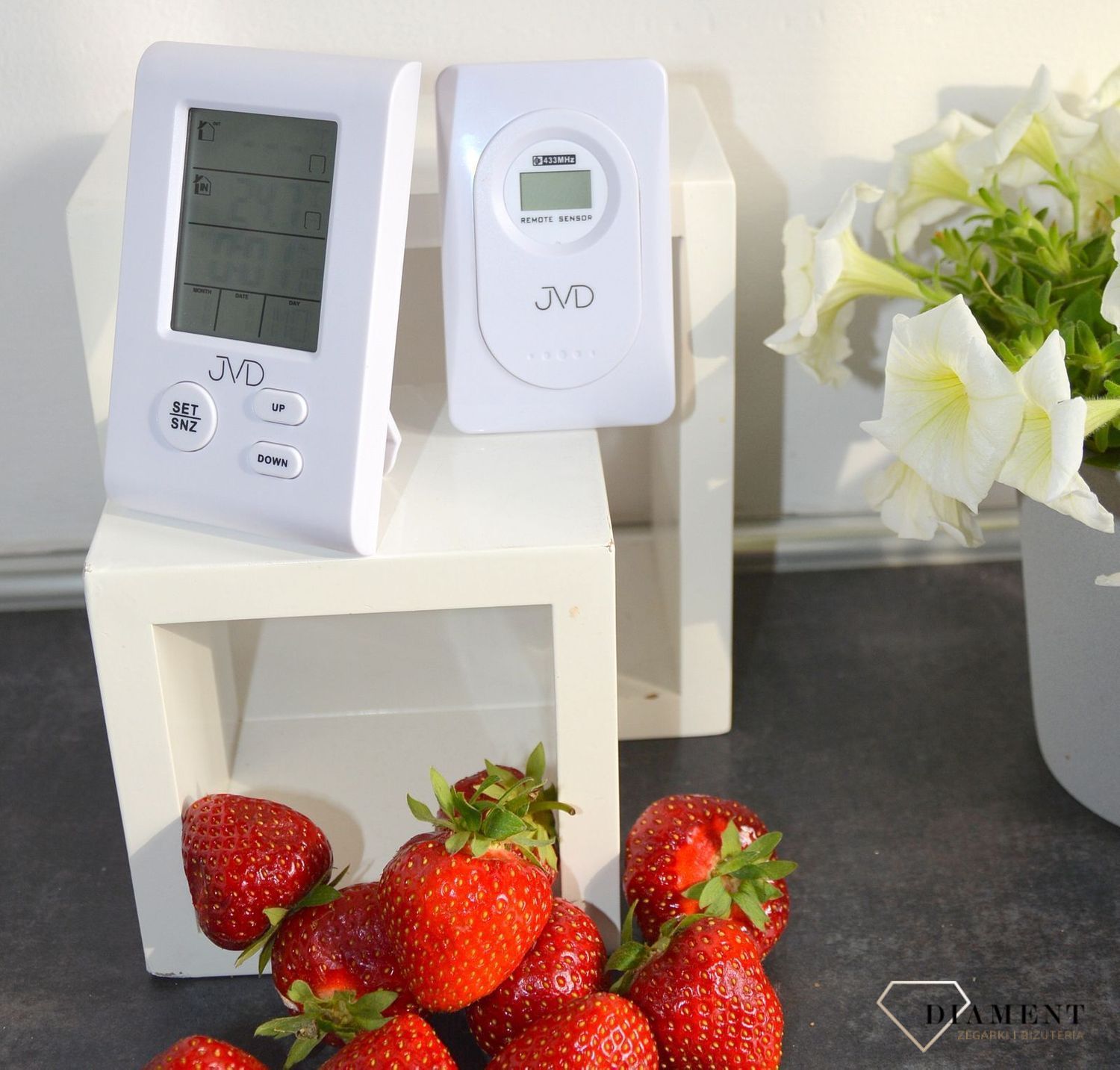 Elektroniczny zegar z pomiarem temperatury biały T7009 (1).jpg