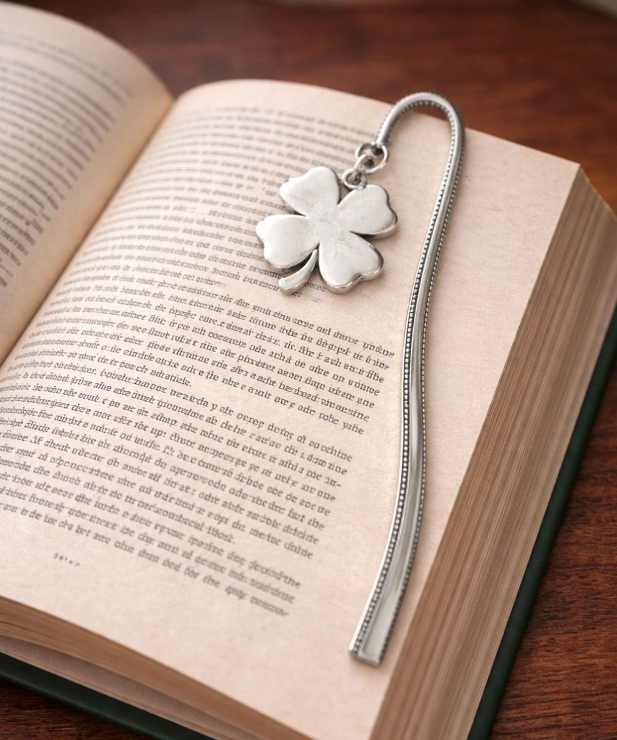 Srebrna zakładka do książki Ag 925 koniczynka DIA-ZAK-11352-925 (2).jpg