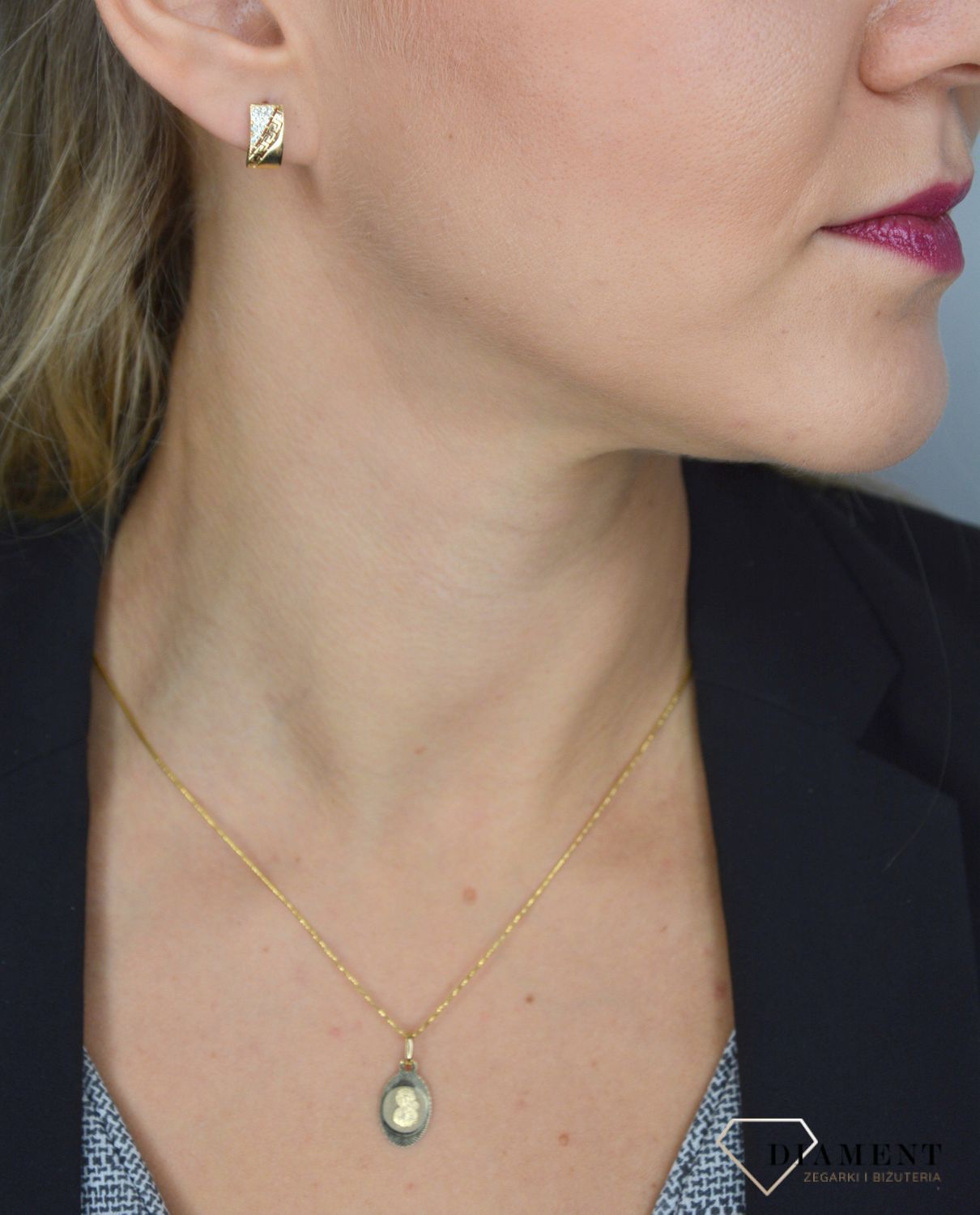 Złota zawieszka medalik z wizerunkiem Matki Boskiej Częstochowskiej DIA-ZAW-0110-585.jpg