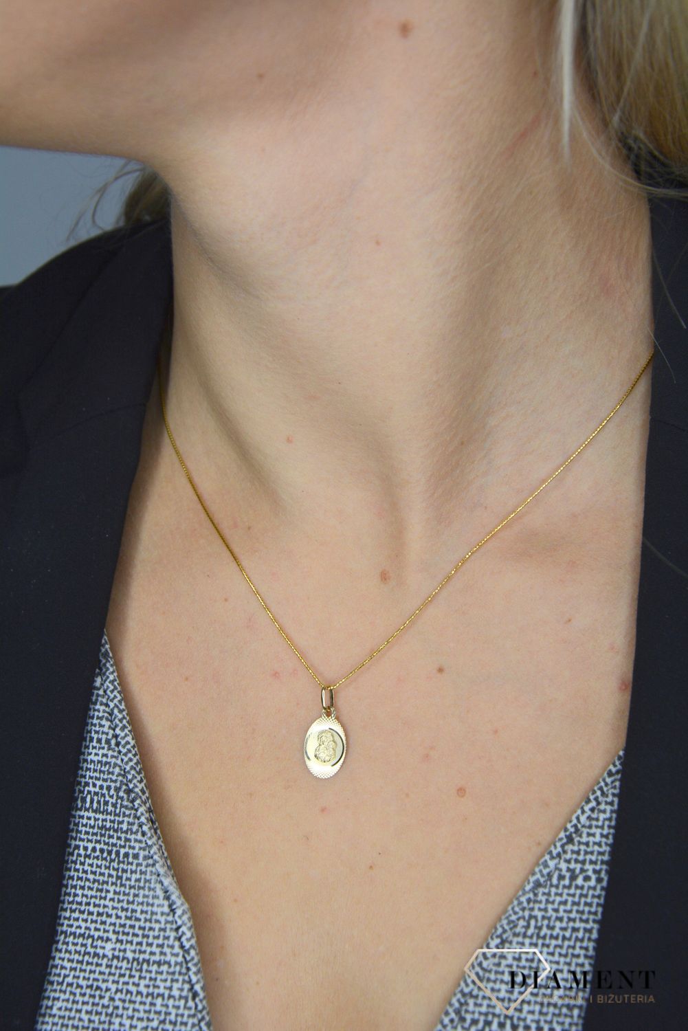 Złota zawieszka medalik z wizerunkiem Matki Boskiej Częstochowskiej DIA-ZAW-0110-585.jpg