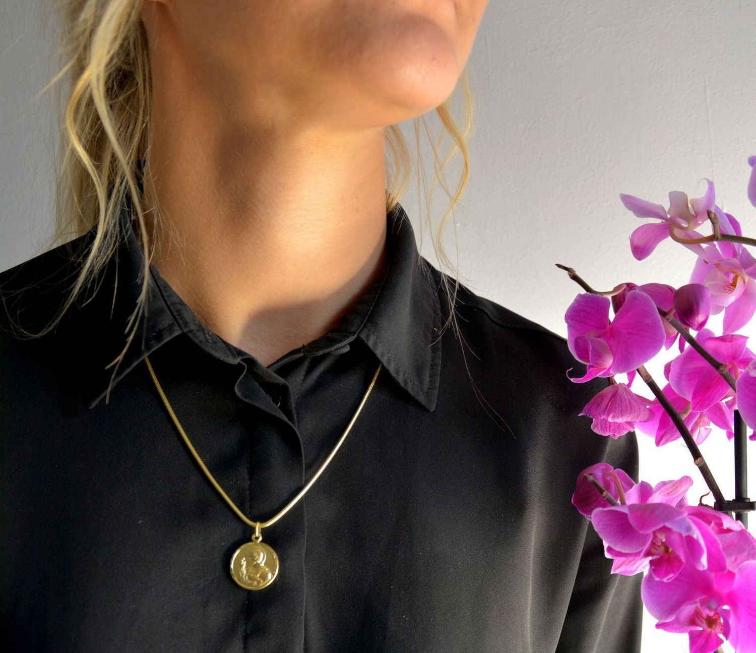 Złota zawieszka  ' Dwustronny medalik ' DIA-ZAW-0111-585 (1).jpg