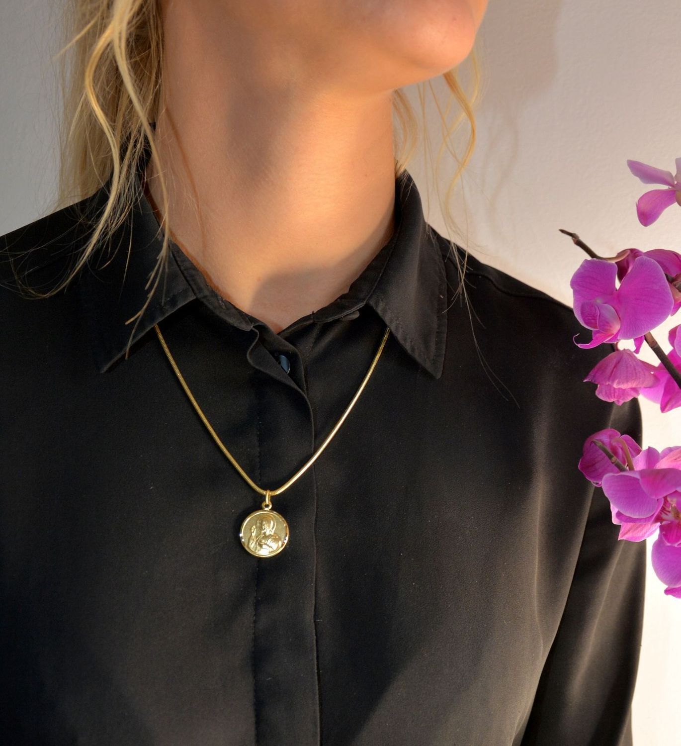 Złota zawieszka  ' Dwustronny medalik ' DIA-ZAW-0111-585 (1).jpg