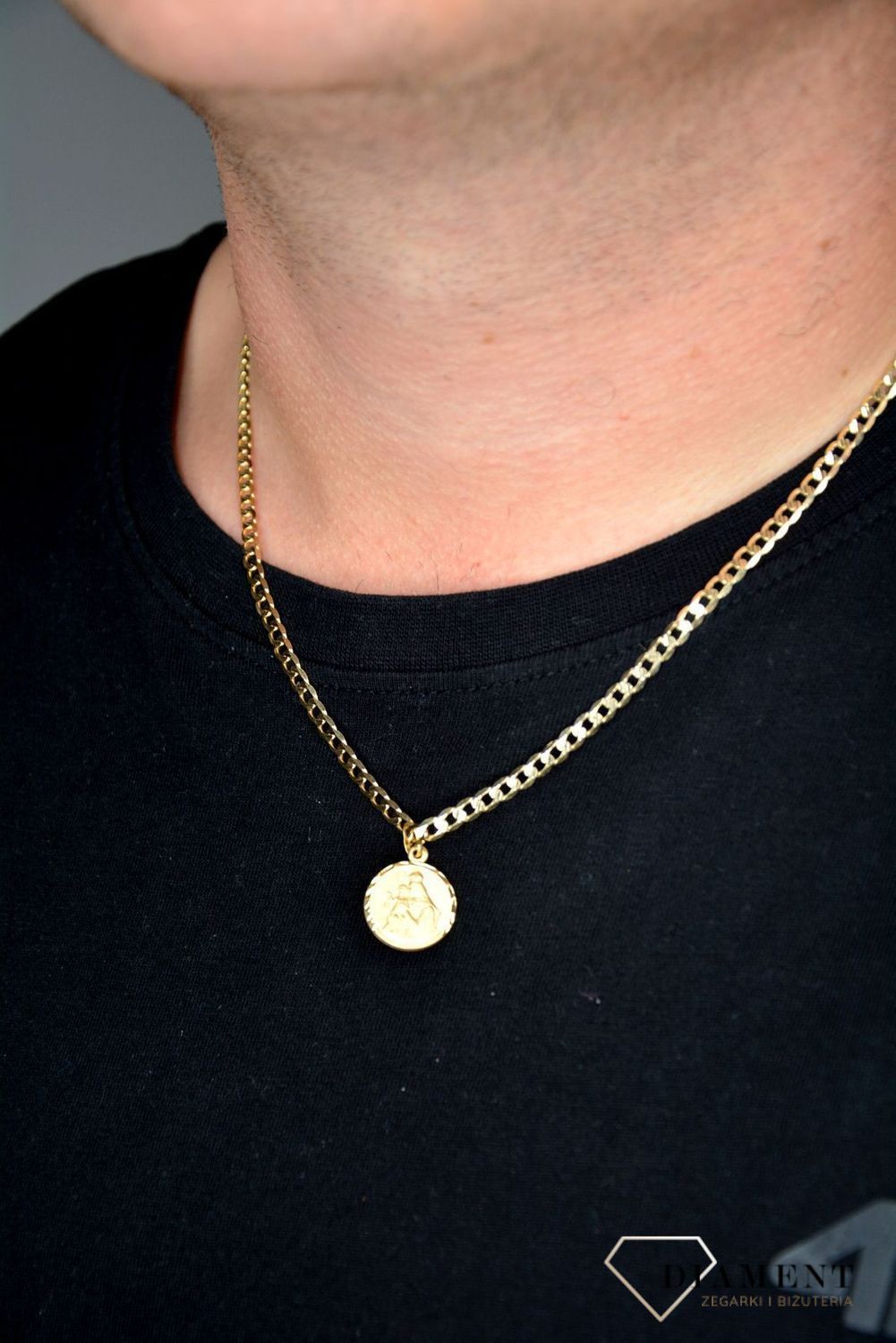 Złota zawieszka ' Medalik z wizerunkiem Jezusa '.jpg