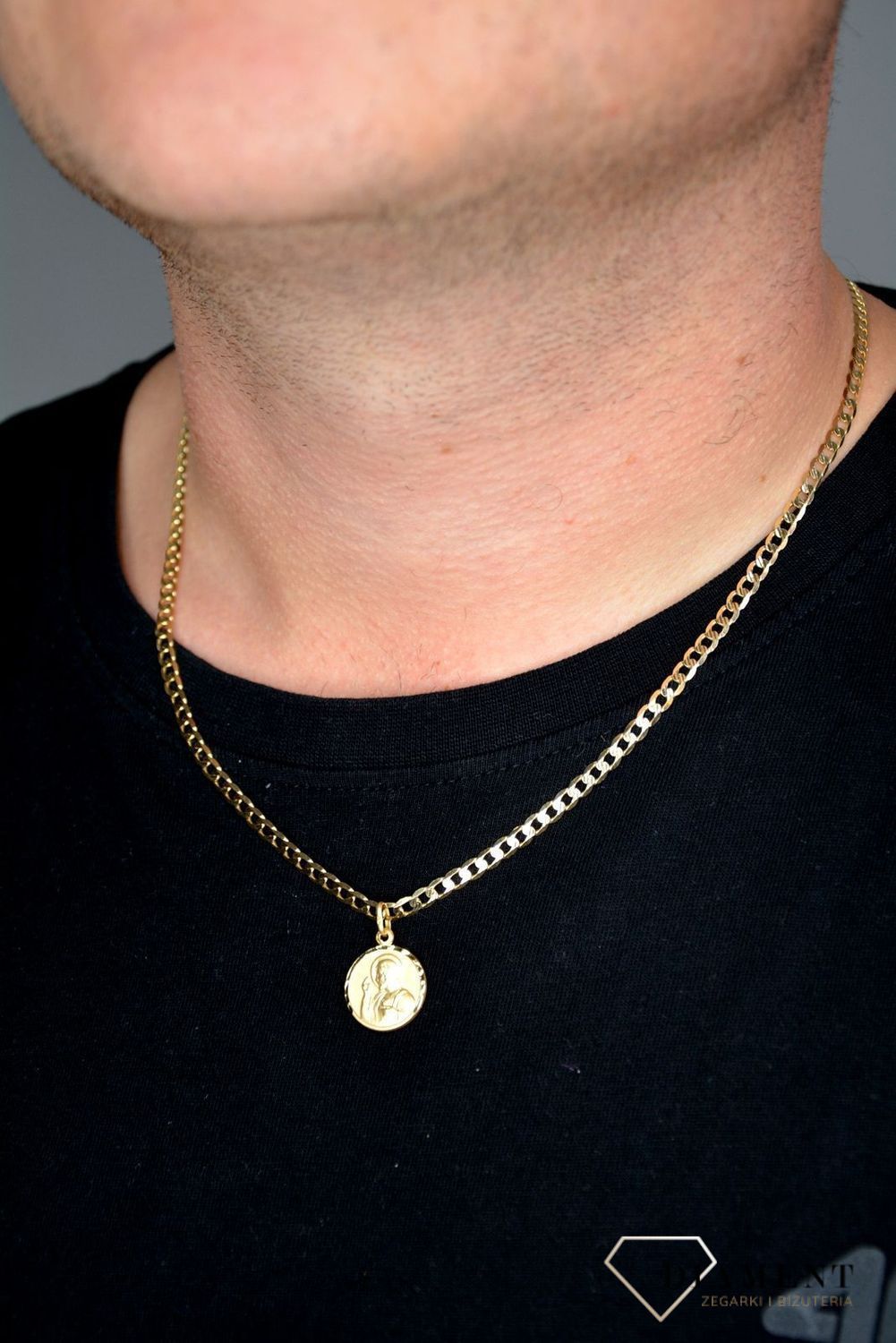 Złota zawieszka ' Medalik z wizerunkiem Jezusa '.jpg