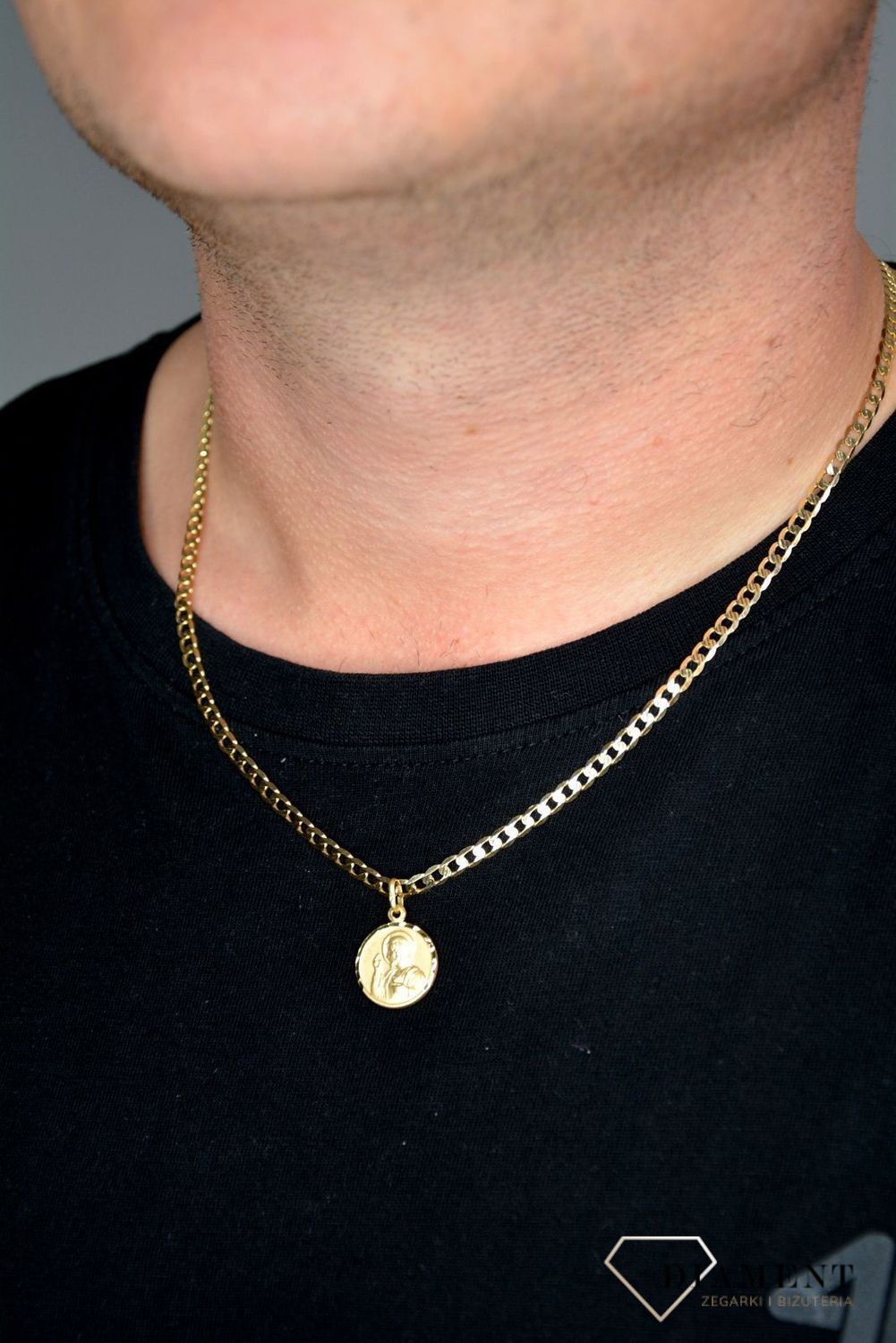 Złota zawieszka ' Medalik z wizerunkiem Jezusa '.jpg