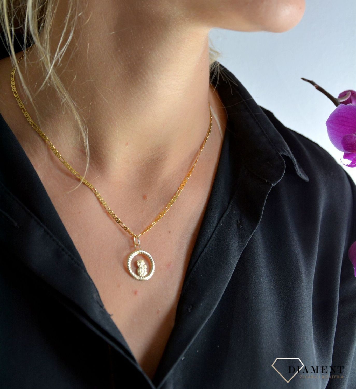 Złota zawieszka medalik z wizerunkiem Matki Boskiej Częstochowskiej DIA-ZAW-0113-585.jpg