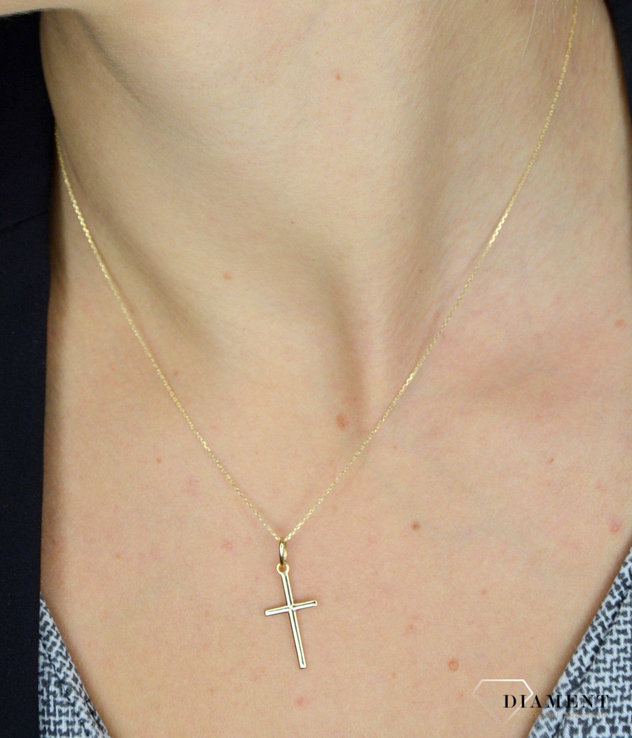 Zawieszka na łańcuszek ' prosty krzyżyk ' DIA-ZAW-0116-585.jpg