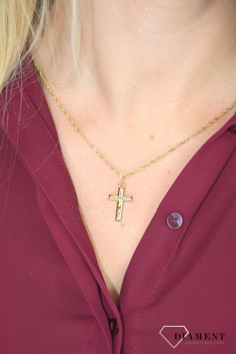 Złota zawieszka na łańcuszek krzyżyk ze złotym wizerunkiem  DIA-ZAW-0117-585.jpg