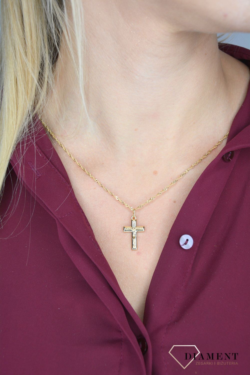 Złota zawieszka na łańcuszek krzyżyk ze złotym wizerunkiem  DIA-ZAW-0117-585.jpg