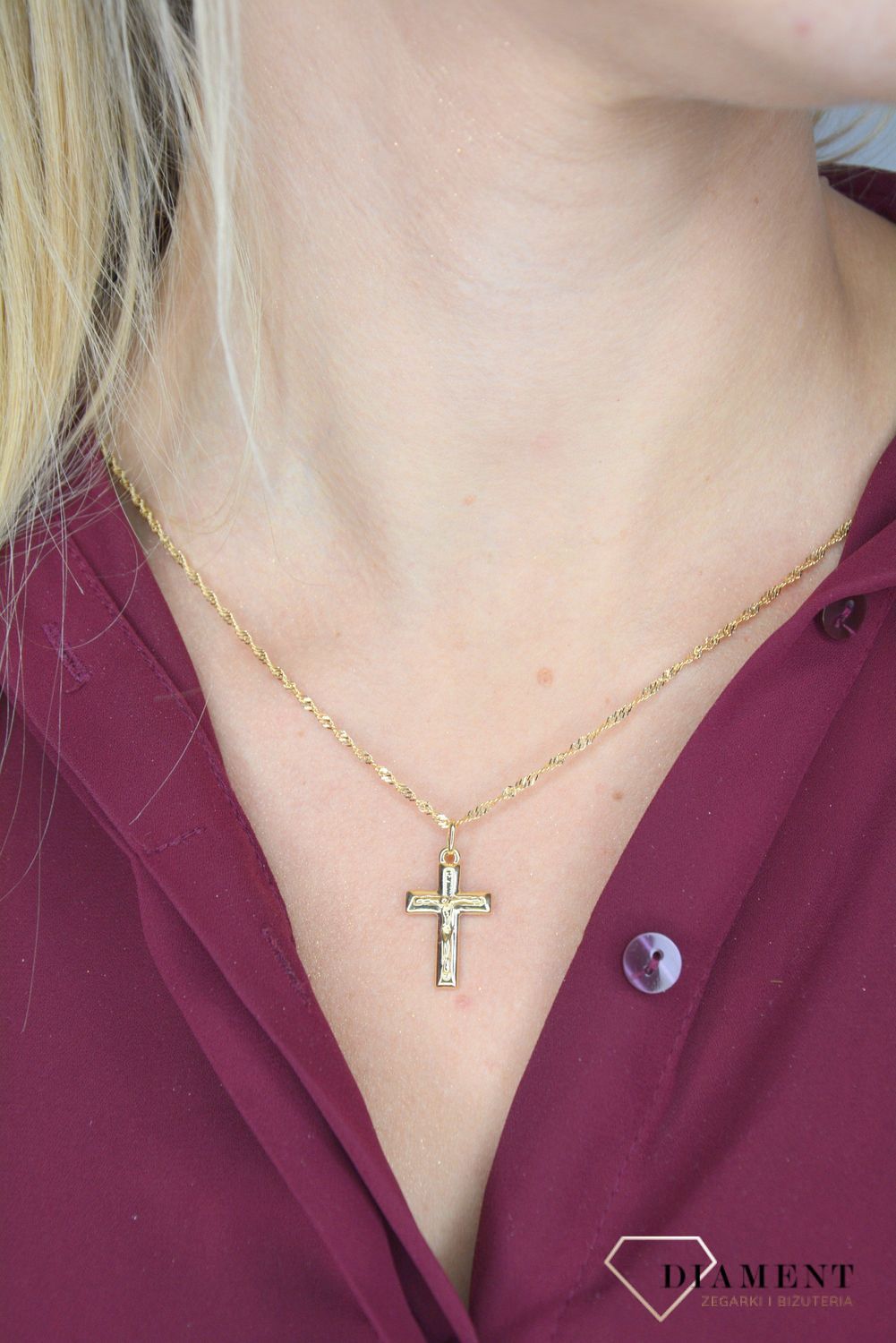 Złota zawieszka na łańcuszek krzyżyk ze złotym wizerunkiem  DIA-ZAW-0117-585.jpg