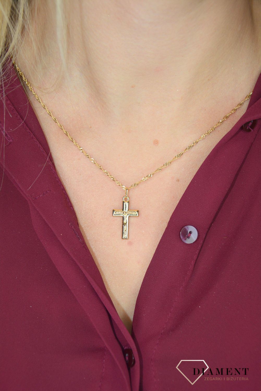 Złota zawieszka na łańcuszek krzyżyk ze złotym wizerunkiem  DIA-ZAW-0117-585.jpg