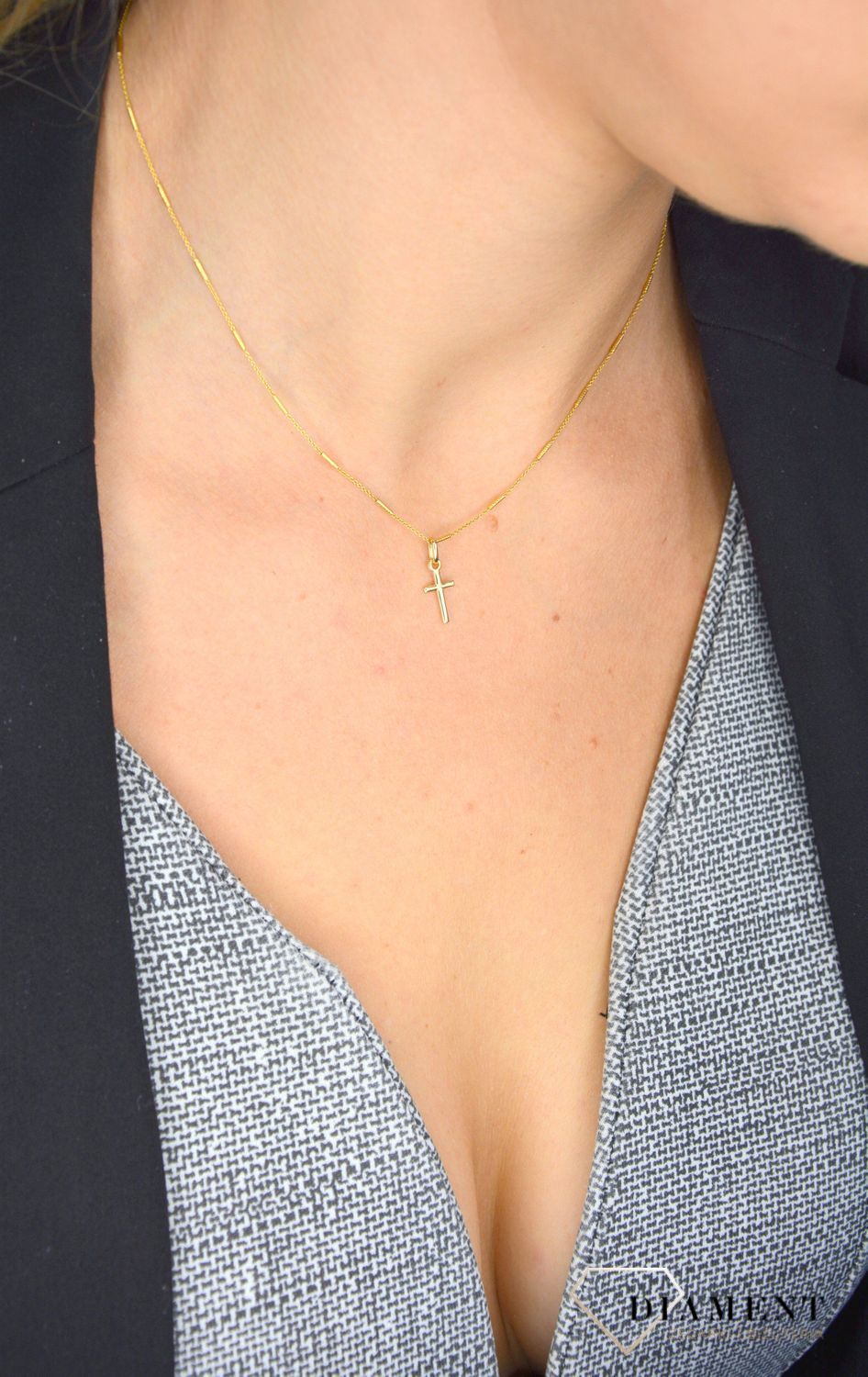 Zawieszka na łańcuszek ' malutki krzyżyk ' DIA-ZAW-0123-585.jpg