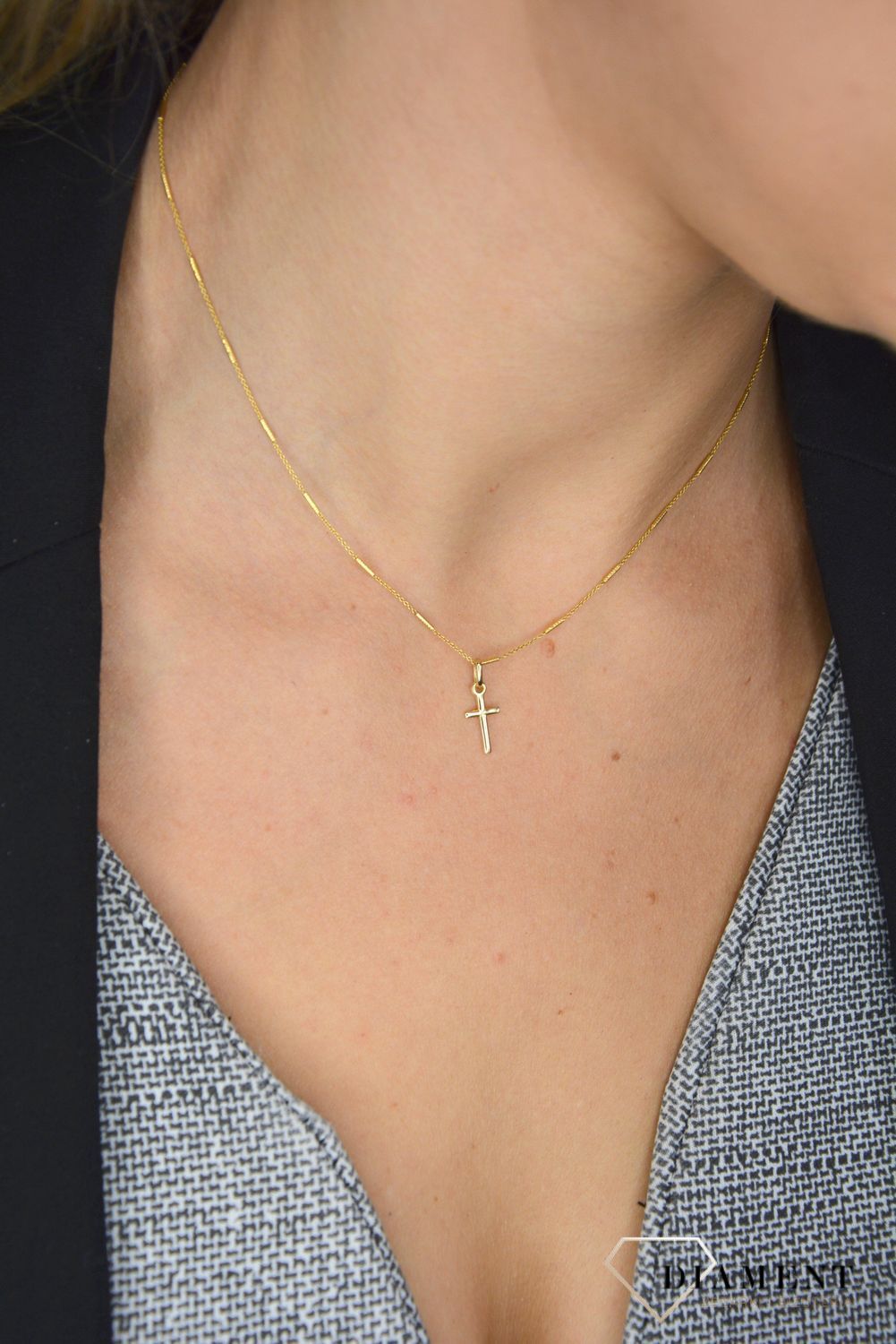 Zawieszka na łańcuszek ' malutki krzyżyk ' DIA-ZAW-0123-585.jpg