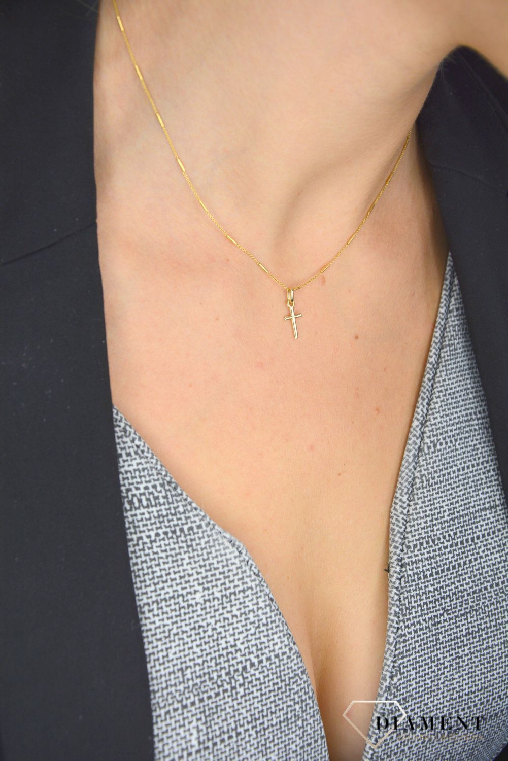 Zawieszka na łańcuszek ' malutki krzyżyk ' DIA-ZAW-0123-585.jpg