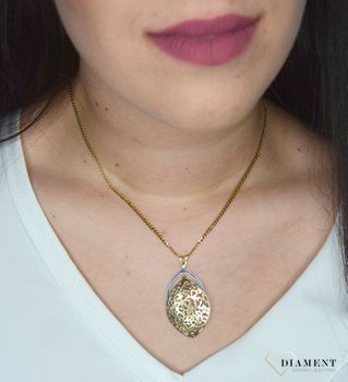 Zawieszka złota 585 białe złoto ze złotym ażurem. Urocza zawieszka romb z ażurowym środkiem. Złota zawieszka idealnie sprawdzi się w minimalistycznych zestawieniach na co dzień. (3).JPG