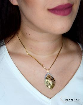 Zawieszka złota 585 białe złoto ze złotym ażurem. Urocza zawieszka romb z ażurowym środkiem. Złota zawieszka idealnie sprawdzi się w minimalistycznych zestawieniach na co dzień..JPG