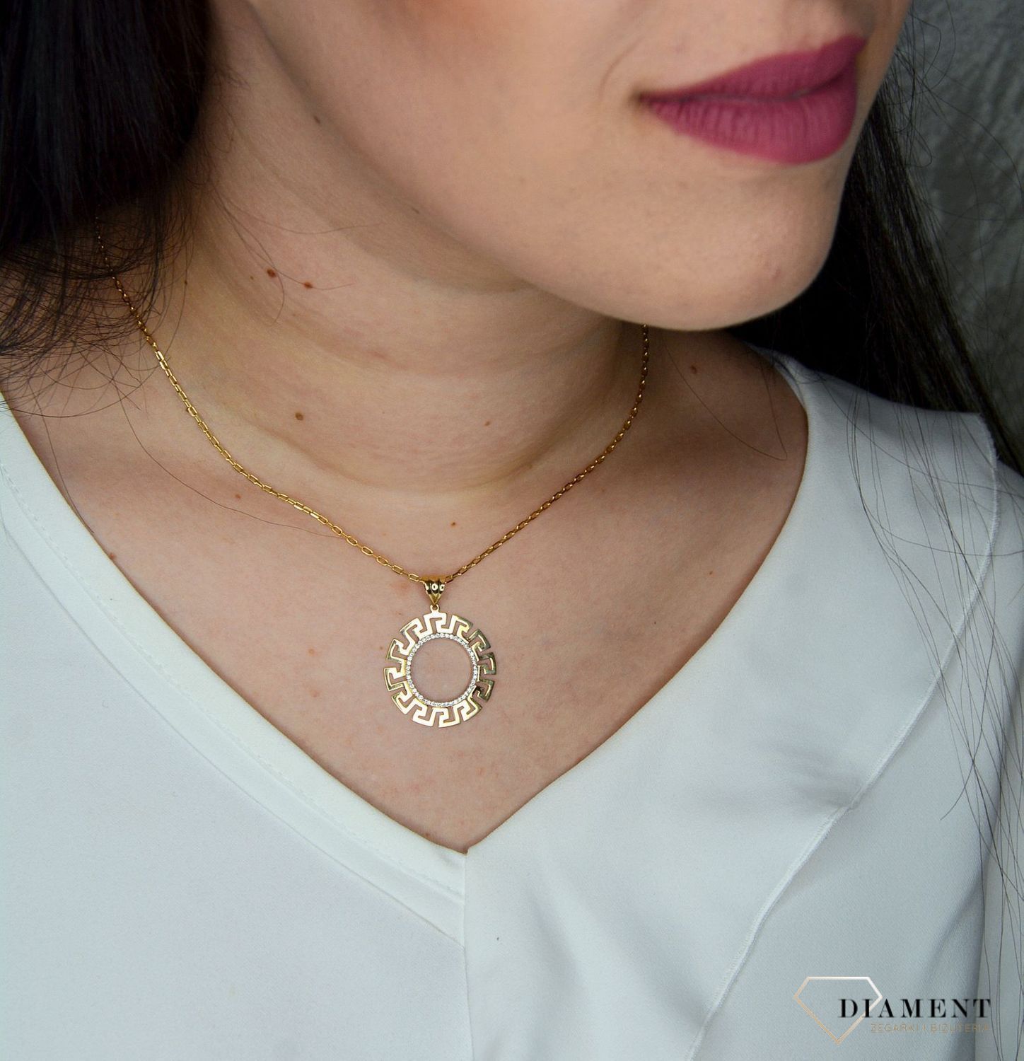 Złota zawieszka 585 okrągła wzór grecki z cyrkonią DIA-ZAW-0442-585.jpg