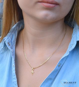 Złota zawieszka na łańcuszek krzyżyk mały diamentowany DIA-ZAW-0452-585 (2).JPG