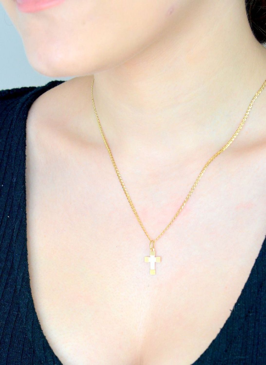 Złoty krzyż zawieszka, próba 585 DIA-ZAW-0460-585. Zawieszka krzyżyk. pomysł na prezent z okazji chrztu, pierwszej komunii, jubileuszu. Złoty krzyż. Zawieszki męskie złote. Biżuteria sakralna.11.jpg