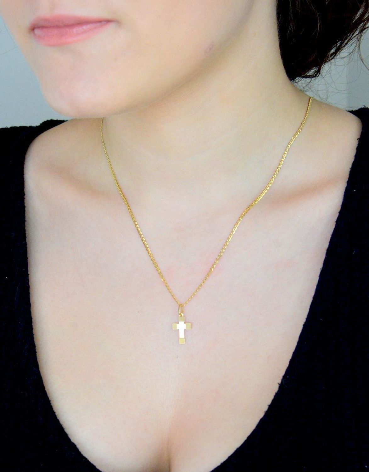 Złoty krzyż zawieszka, próba 585 DIA-ZAW-0460-585. Zawieszka krzyżyk. pomysł na prezent z okazji chrztu, pierwszej komunii, jubileuszu. Złoty krzyż. Zawieszki męskie złote. Biżuteria sakralna.11.jpg