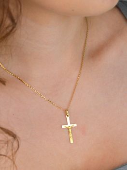 Złota zawieszka krzyżyk z wizerunkiem Jezusa wykonana z 14-karatowego złota próby 585. Idealny prezent na Komunię, Chrzest lub Bierzmowanie. Sprawdź!  (5).JPG