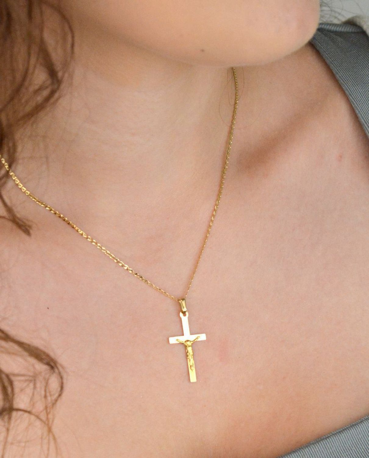 Złoty Krzyżyk z Jezusem – Zawieszka 585  Prezent na Komunię główne.jpg