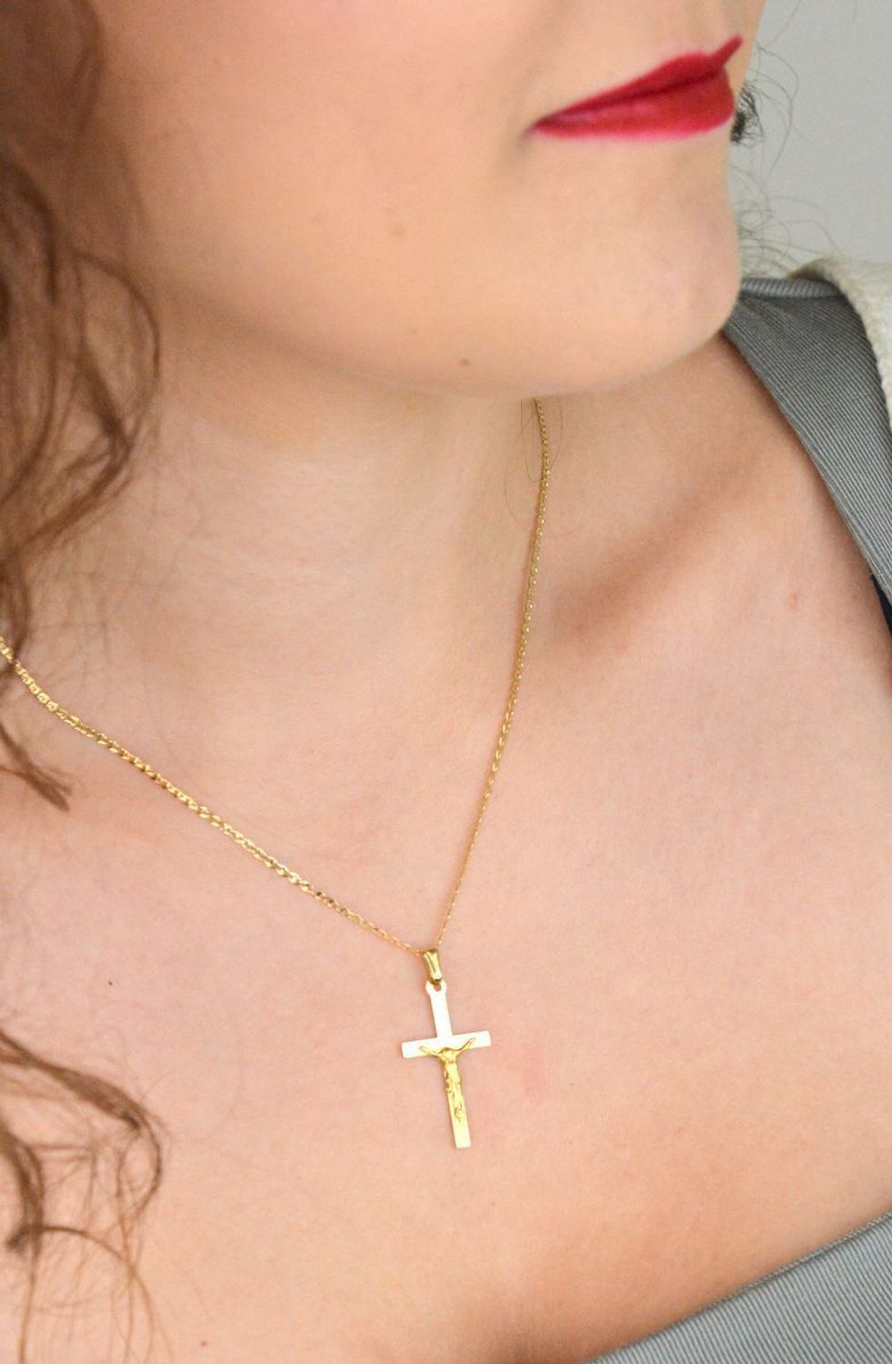 Złoty Krzyżyk z Jezusem – Zawieszka 585  Prezent na Komunię główne.jpg