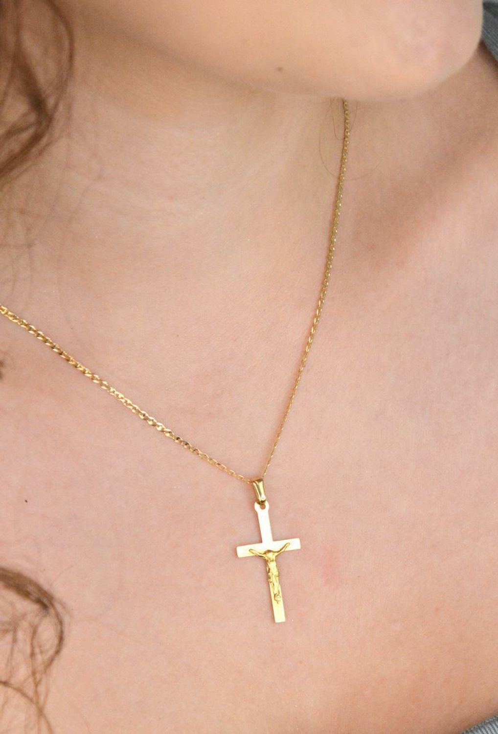 Złoty Krzyżyk z Jezusem – Zawieszka 585  Prezent na Komunię główne.jpg