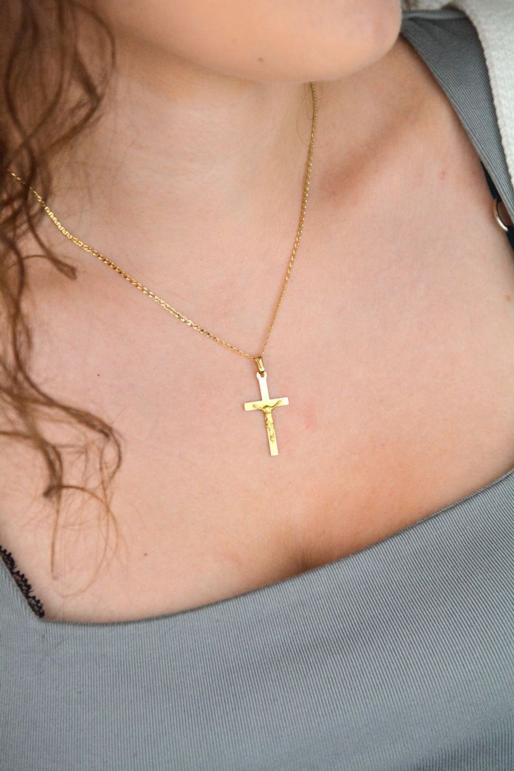 Złoty Krzyżyk z Jezusem – Zawieszka 585  Prezent na Komunię główne.jpg