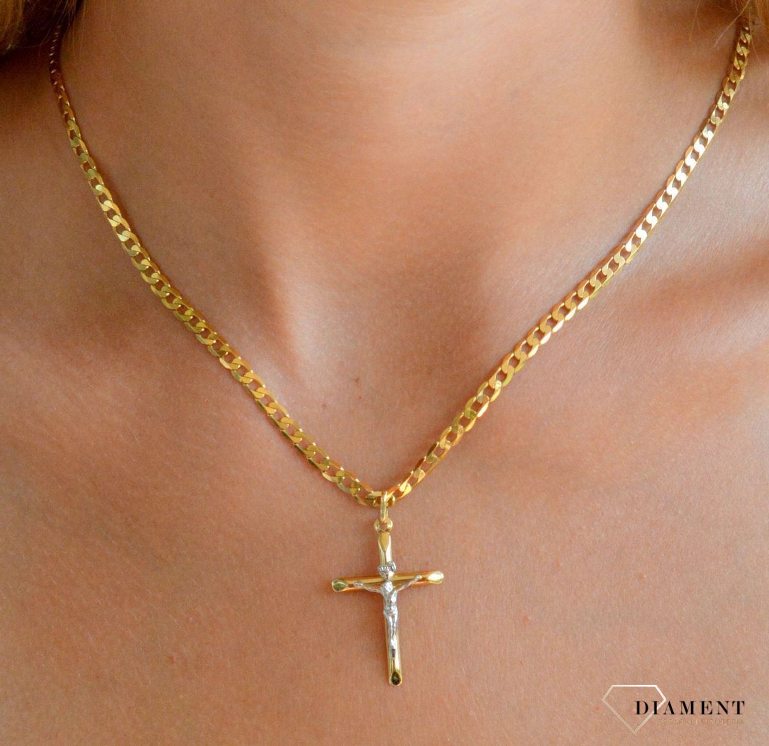 Zawieszka złota 585 Złoty krzyżyk z żółtego i białego złota z wizerunkiem Pana Jezusa DIA-ZAW-0495.jpg
