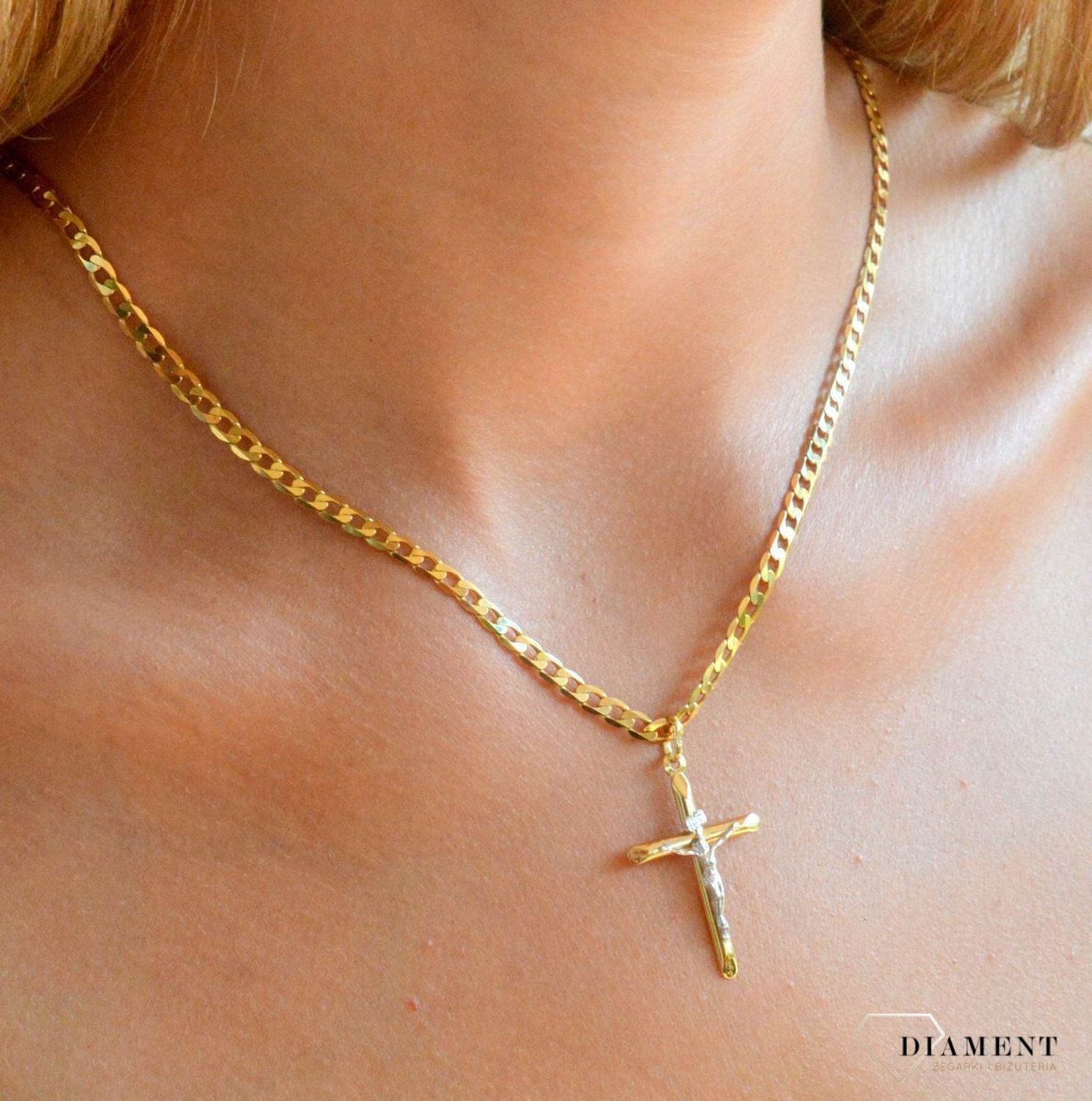 Zawieszka złota 585 Złoty krzyżyk z żółtego i białego złota z wizerunkiem Pana Jezusa DIA-ZAW-0495.jpg